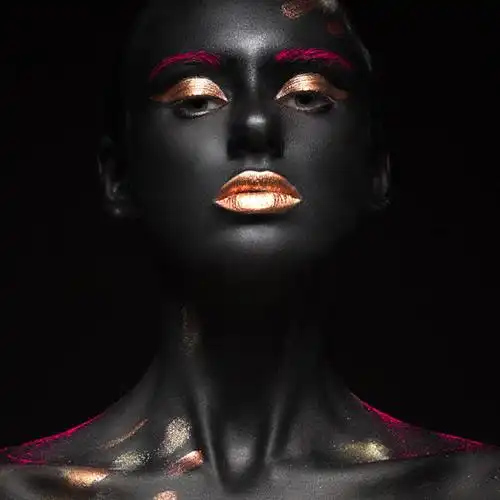 炫彩黑美人_黑色头像图片_扣扣居