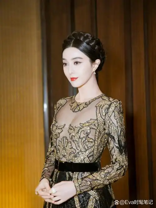 范冰冰身穿黑色网纱礼服裙气场成熟有魅力