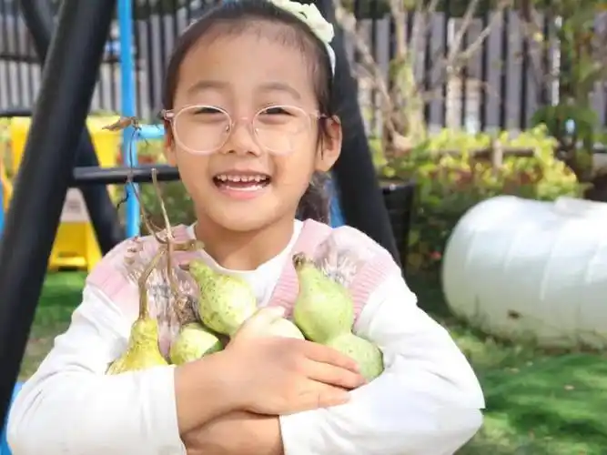 好朋友奇峰路幼儿园:中秋月饼享受教育幸福的李沧孩子笑脸李沧区教体