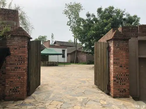 东篱田园的大门