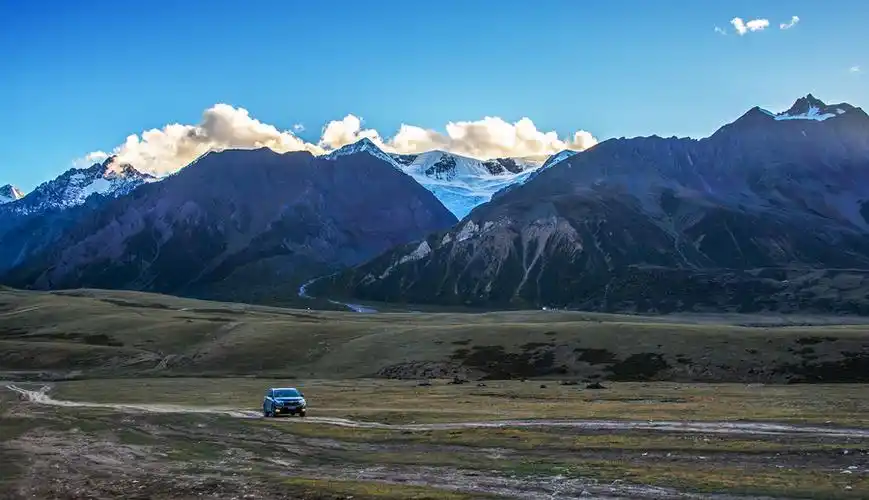318川藏南线上的来古冰川