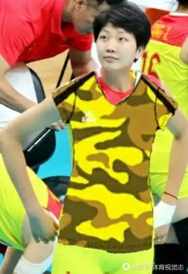 女排新赛季队服新鲜出炉,连惠若琪的颜值都救不了它!