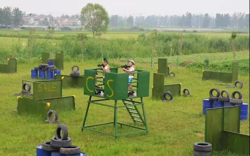 黄西囧小蜂田野乐园助力孩子情商智商和体能的多方发展