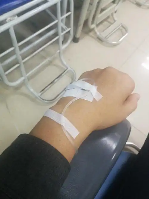 孤家寡人级的一个人去医院