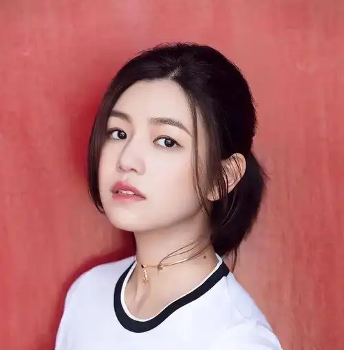 鹅蛋脸美女(鹅蛋脸是美女脸吗)-百科学社