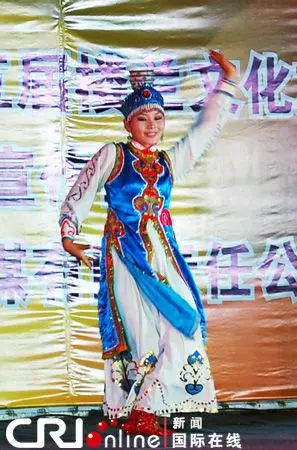 新疆若羌选拔楼兰小姐18岁维吾尔族姑娘再米热夺冠图