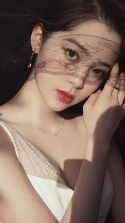 欧阳娜娜低胸性感写真最美壁纸下载