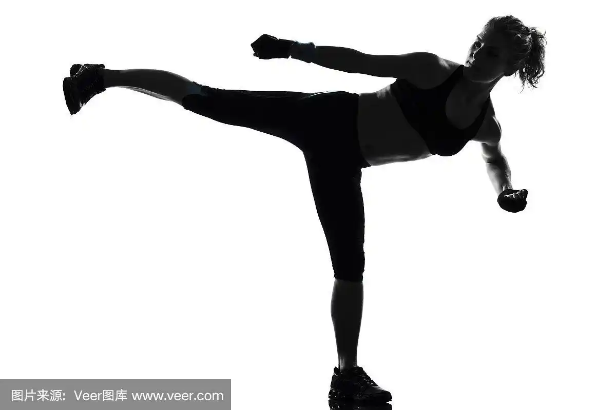 女子侧踢姿势