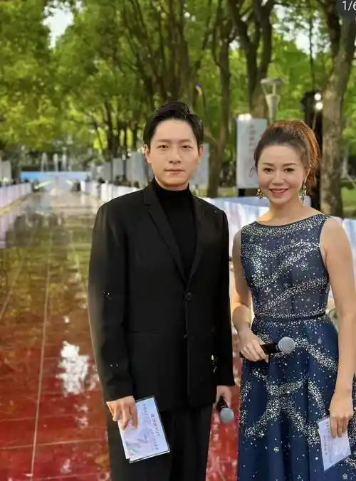 东方卫视主持人优嘉搭档沪剧演员徐祥新组合弹眼落睛