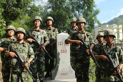 云南公安边防总队麻栗坡天保边防检查站加强边境地区武装巡逻