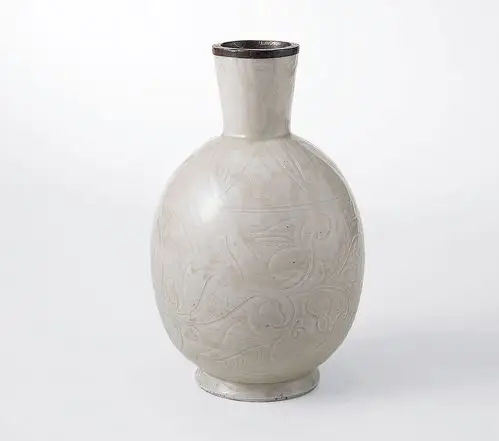 北宋 定窑刻花花瓶