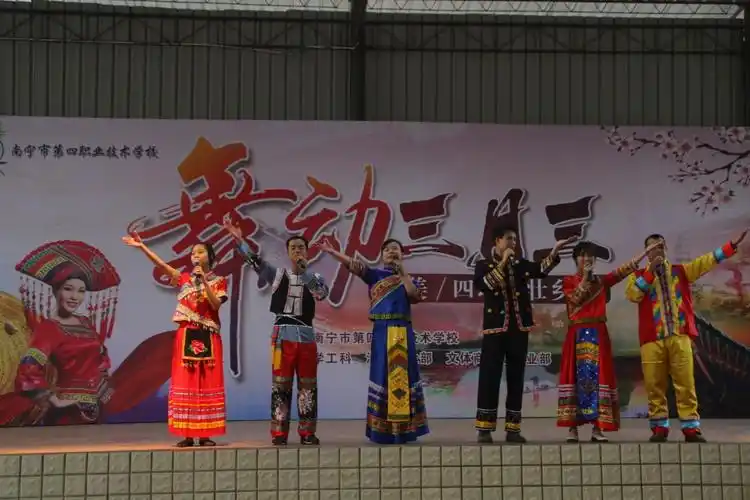 山歌对唱点燃广大师生对山歌的热情