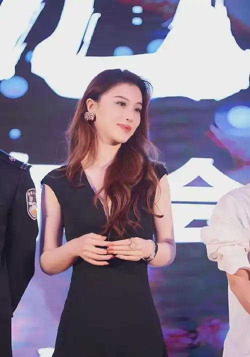 离婚7年后,近日刘翔和葛天的生活天差地别,一个如日中天一个却