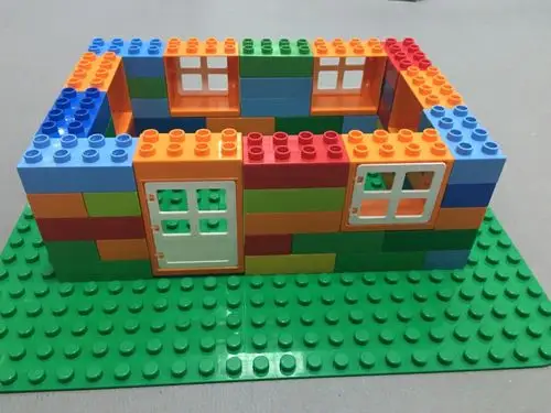 芳汀幼儿园 乐高课程我们今天搭建了新的作品 :温馨的小屋