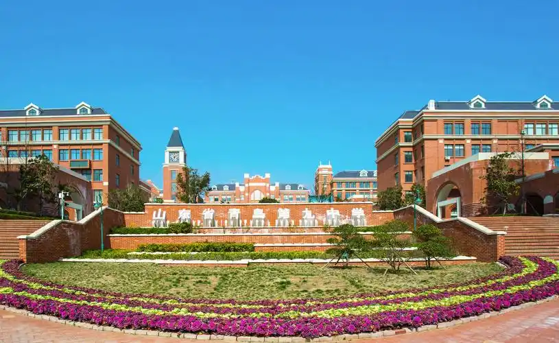 青岛九中全面多元身心两健理工见长创新卓远