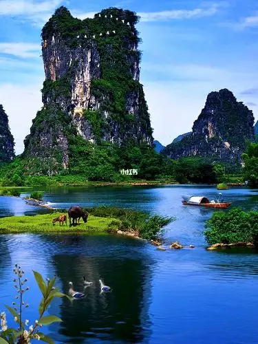 桂林浅复碧潺湲半露石将乘触物舟暂驻飞空锡大自然最美风景桂林山水