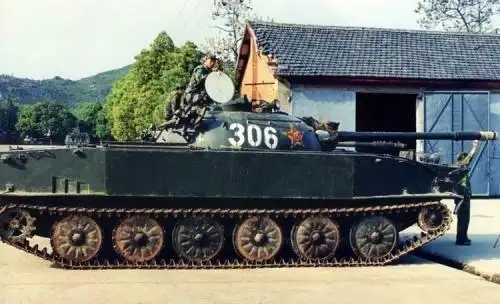 63式水陆坦克:水中不能打横炮,只能进军事博物馆了