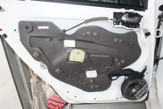 汉阳汽车音响改装武汉弘声来福p1超低音改装标致308