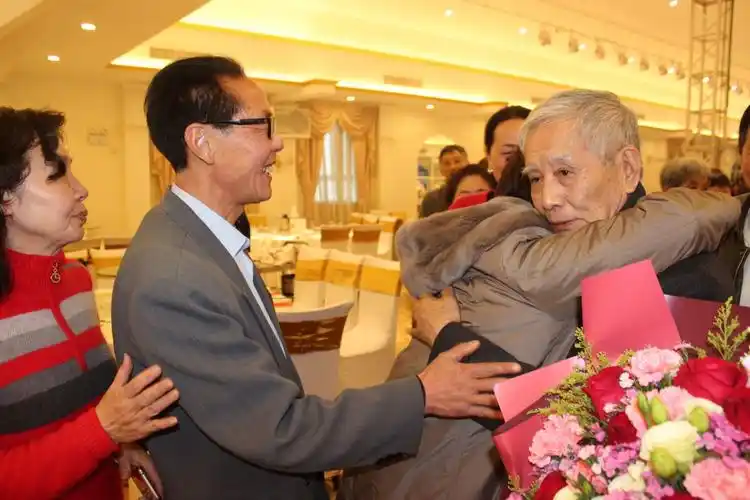 同学相聚谢师恩,共庆曹永祥先生八十华诞