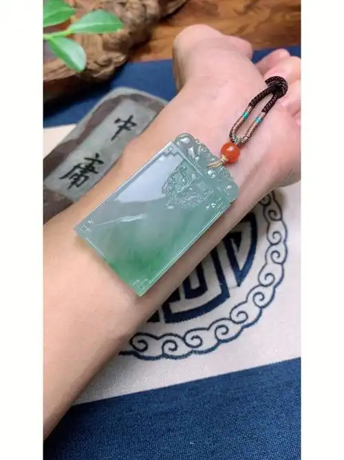 高冰飘绿仿古牌