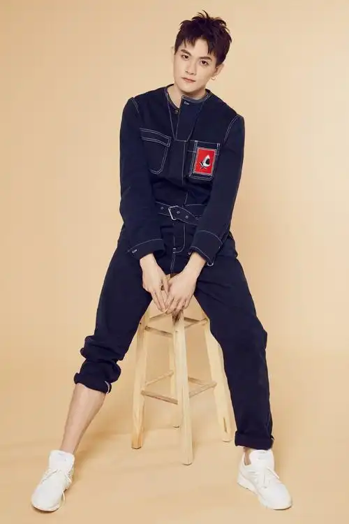 《热血狂篮》完美收官 朱信宗牛仔服上演"长腿杀"