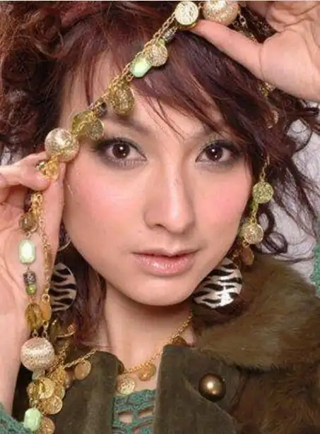 拥有"鹰钩鼻"的5位明星,最后两位因长得太像被误认是"兄妹"