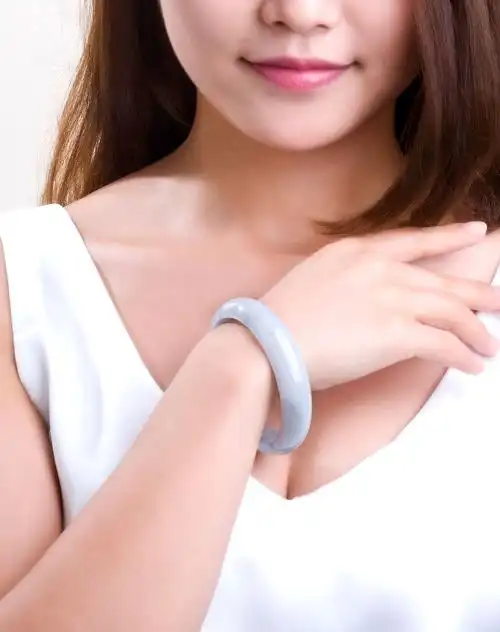 冰糯种带绿天然a货翡翠手镯