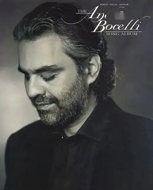 目前身处意大利托斯卡纳家中的安德烈·波切利(andrea bocelli),在