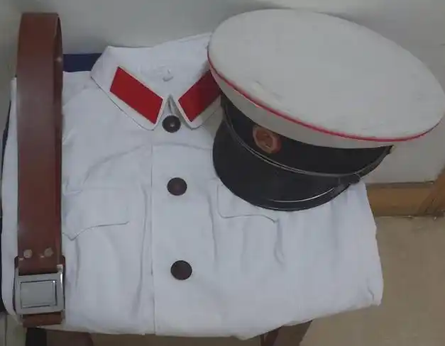 中国警察队伍使用了23年的白色警服1984年为何被撤销