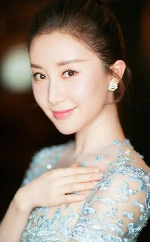 舒畅高清淡雅写真楚楚动人