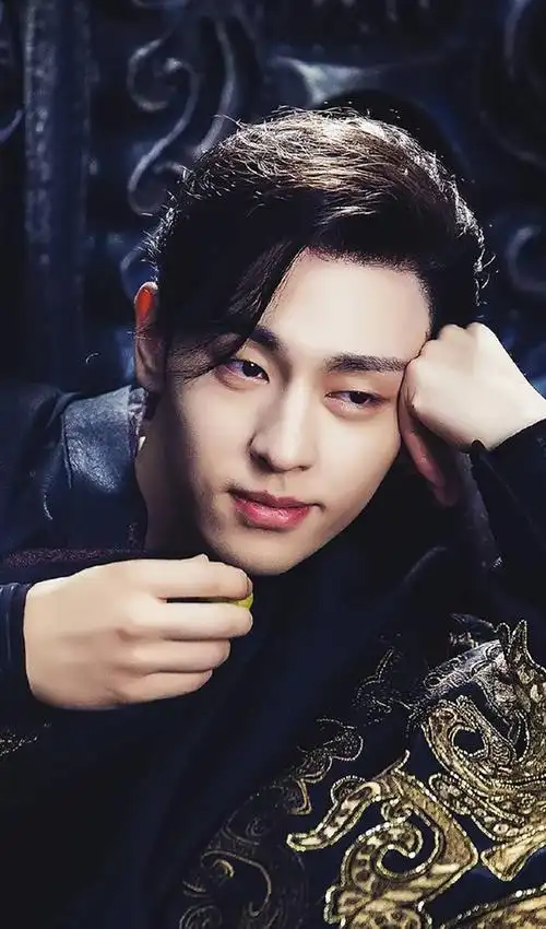 帅气的人无需多说,只需一个眼神_旭凤