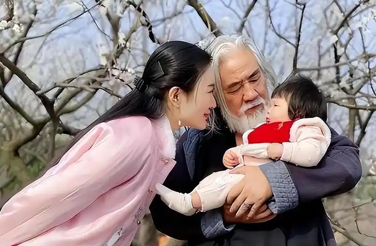 72岁张纪中又当爹妻子杜星霖官宣四胎晒彩超已怀孕50多天