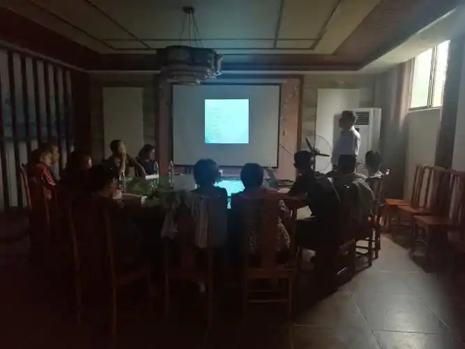 第一次参加圆桌会议!