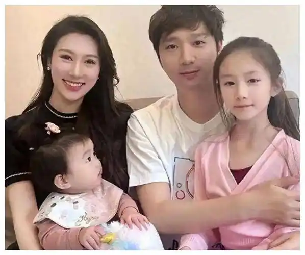 陈佩斯成功"催生大王",携漂亮儿媳生4孙子孙女!_陈大愚_家庭_人生