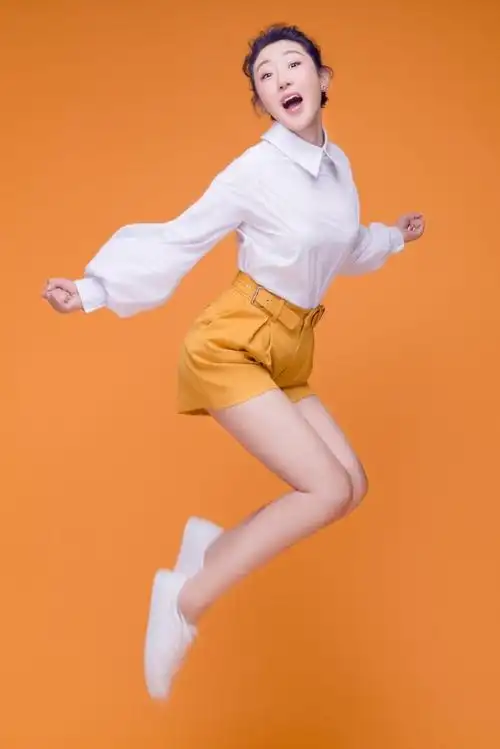 李依馨 俏皮写真曝光秒变"元气少女"!