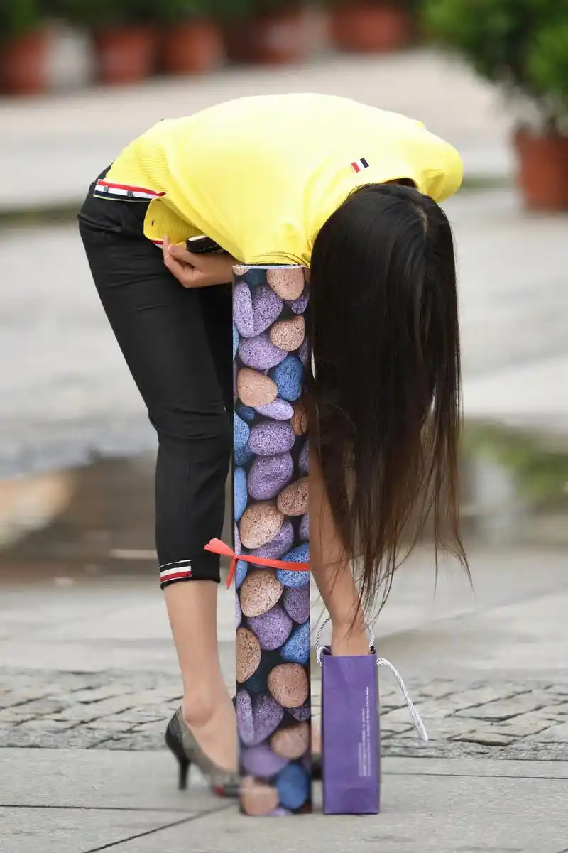 黑得发亮的柔顺长发女生,会是一位大美女吗,最后一张图告诉你