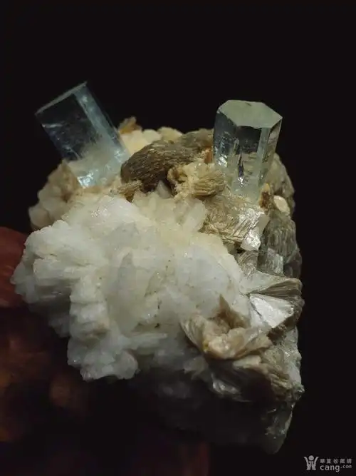 巴基斯坦海蓝宝共生云母钠长石稀有矿晶矿标摆件宝石原石