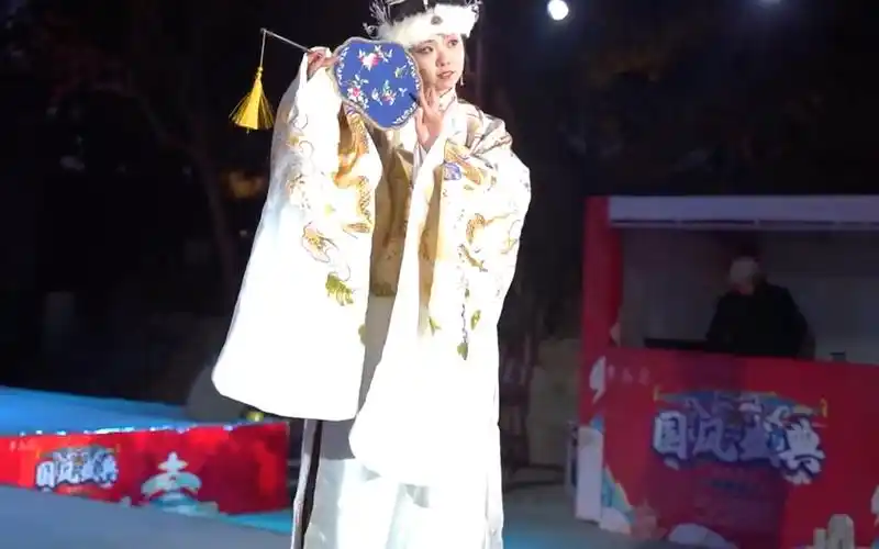 崩铁戏精学院:3洋洋汉服 洋洋 汉服走秀 崽说 这还只是他隐藏实力的