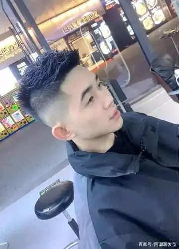 2021年男生"新发型"参考,理发师建议留这4款,时髦又减龄!