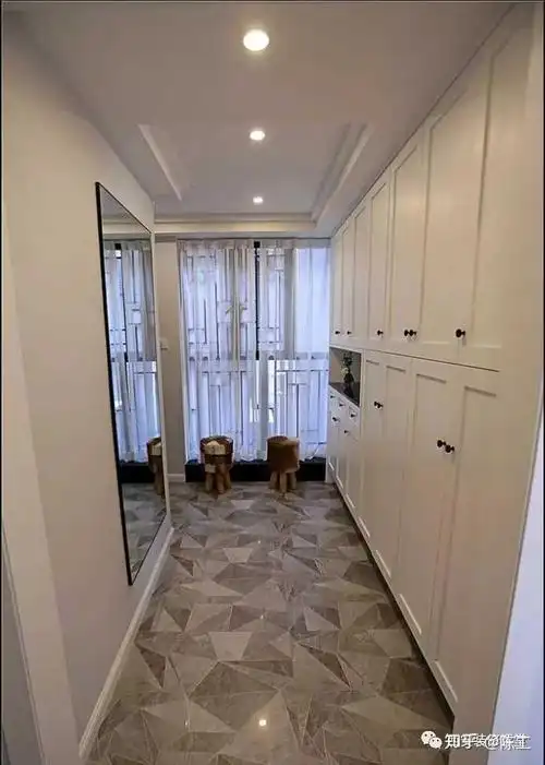 有单独入户花园的户型,鞋柜就非常简单了