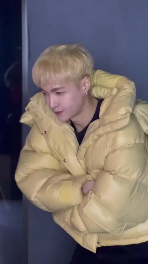 我快笑死了,张艺兴和门禁的故事在此刻形成了闭环#张艺兴和门禁的故事