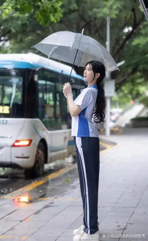 校园女神的穿搭一直是时尚界备受关注的话题,尤其是在这个充满青春