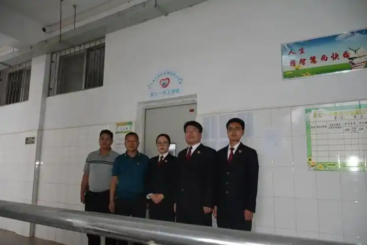 院在永仁一中,民族中学,莲池中学三所学校挂牌设立工作站,与团县委,县