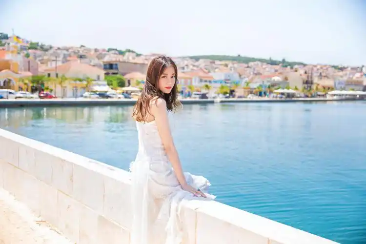 迪丽热巴灵动仙气海边写真图片39