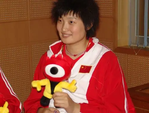 刚刚从女排世锦赛征战归来的中国队长冯坤,队员杨昊,周苏红做客新浪