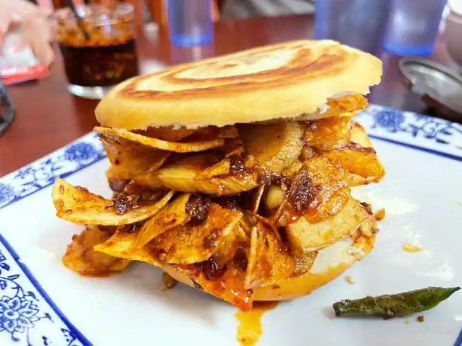 洛杉矶有炸串肉夹馍了