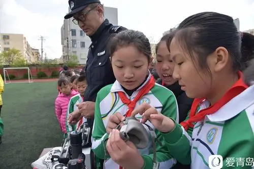 防弹衣,破门器,液压破拆,防割手套,脚镣手铐,防毒面具……兴华路