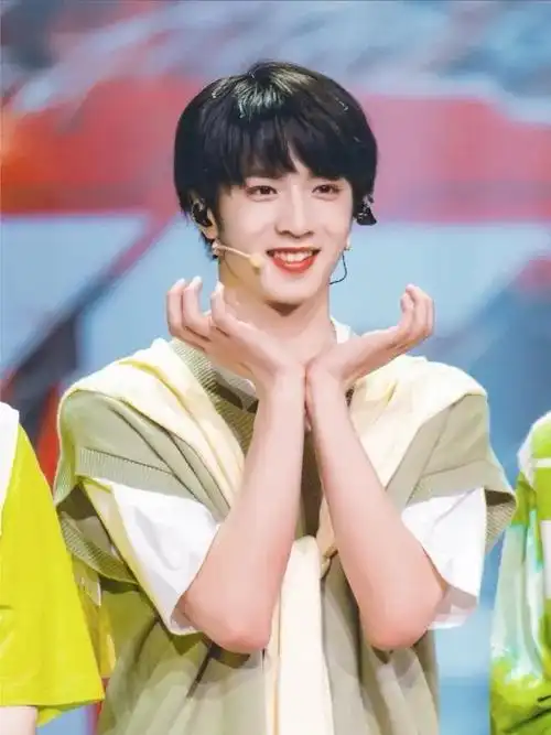 tnt时代少年团刘耀文头像壁纸是你爱的吻