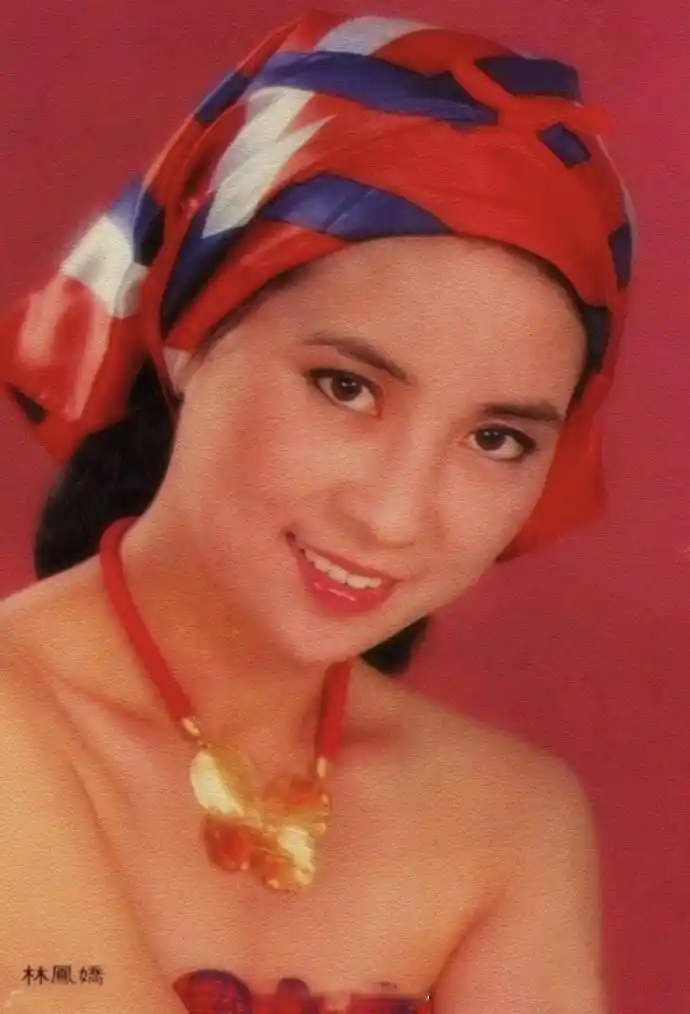 她被外界称为大哥背后的女人,永远都在为他默默付出,不计较得失.