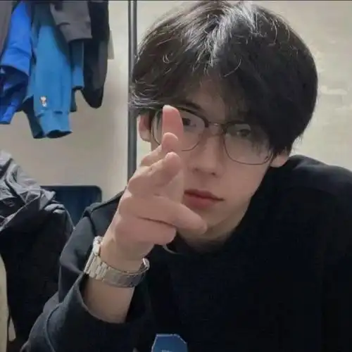 wechat男生头像 | 高级ins氛围感男头